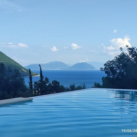 Calionas Suites ヴァシリキ エクステリア 写真
